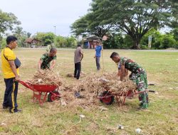Sambut Kemerdekaan ke-81 RI, TNI, Polri, dan Pelajar Kompak Bersihkan Lapangan Nibong