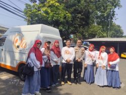 Bersama Yayasan Manggis Putih Warung Kita, Polsek Rawalumbu Berbagi untuk Sesama