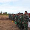 Semangat TNI dan Warga Tanah Miring, Kerja Bakti Bersihkan Lapangan Sambut HUT ke-81