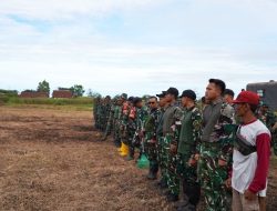 Semangat TNI dan Warga Tanah Miring, Kerja Bakti Bersihkan Lapangan Sambut HUT ke-81