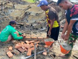 TNI dan Warga Waninggap Say Gotong Royong Bangun Jembatan Aramco Program KBSB