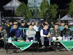 Wujudkan Kemanunggalan TNI dengan Rakyat, Yonkes 2 Kostrad Bersama Muspika Karangploso Gelar Nobar Semifinal Piala Dunia 2026