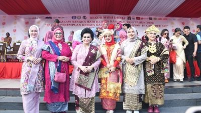 Melestarikan Warisan Budaya, Persit KCK Koorcab Rem 044 Ramaikan Parade Kebaya Nasional
