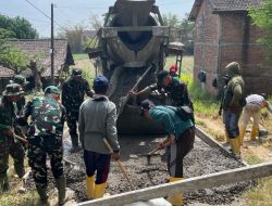 Bikin Akses Jalan Lebih Layak: Satgas TMMD 129 Bojonegoro Kencangkan Pengecoran Jalan Dusun Mundu