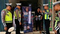 Polres Mesuji Tingkatkan Pelayanan, Anggota Piket Regu II Sat Lantas Sosialisasikan Aplikasi App Siger Presisi kepada Masyarakat