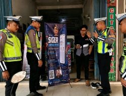 Polres Mesuji Tingkatkan Pelayanan, Anggota Piket Regu II Sat Lantas Sosialisasikan Aplikasi App Siger Presisi kepada Masyarakat