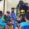 Pererat Silaturahmi, Personel Satgas TMMD ke-129 Serap Aspirasi Warga Kampung Wanam