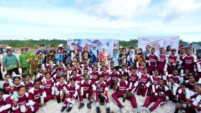 Perkuat Program Sekolah Rakyat, Ketua Umum TP PKK Salurkan Bantuan bagi Siswa dan Guru di Biak Numfor
