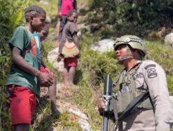 Patroli Dialogis Ops Damai Cartenz Warnai Aktivitas Warga di Distrik Sinak