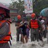 Polri Gerak Cepat Evakuasi Warga Terdampak Banjir di Padang