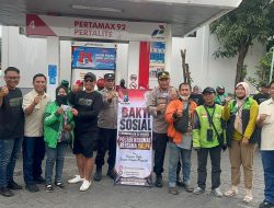 Ojol Gresik Tersenyum Dapat BBM Gratis dari Bakti Sosial Polsek Kebomas dan YALPK Group