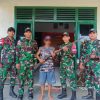 Satgas Pamtas RI-Malaysia Yonarmed 19/Bogani Terima Dua Senjata Api Rakitan dari Warga