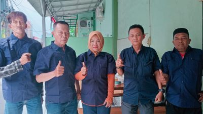 Peduli Kebersamaan, Ketua AJMI Ryan Sinaga Bagikan Seragam Wartawan Liputan Kodam I/BB dan Jajaran