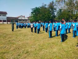 Tanamkan Disiplin Sejak Dini, Babinsa Latih 120 Siswa SMK Al Islam Donoyudan PBB