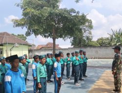 Anggota Koramil Ngunut Latih PBB Siswa MI Modern Mutiara Iman