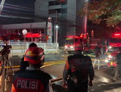 Dit Samapta Polda Metro Jaya Kerahkan Personel Bantu Tangani Kebakaran Gedung Bapenda