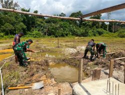 Satgas Yonif 645 GTY Pos Muara Nawa Melaksanakan Kegiatan Membangun Gereja Di Distrik Airu