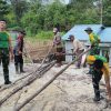 Perkokoh Kemanunggalan, Pos Kotis Satgas Yonarmed 13/Nanggala Bersama Warga Desa Sebindang Gelar Kerja Bakti Pembangunan Masjid Al-Hikmah