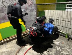 Brimob Polda Metro Jaya Bergerak Cepat Bubarkan Tawuran di Ciputat, 2 Orang dan 3 Celurit Diamankan