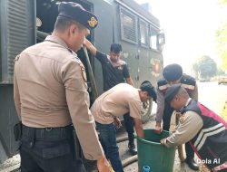 Bantu Warga Hadapi Krisis Air, Polres Mesuji Salurkan Air Bersih ke Labuhan Permai