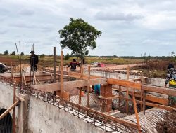Semangat Gotong Royong, Prajurit TNI AD Bersama Masyarakat Bangun Jembatan Aramco di Merauke