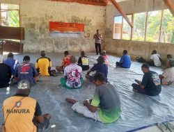 Bangun Kesadaran, Satgas TMMD ke-129 Edukasi Warga Wanam Tentang Hukum