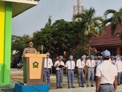 Kabag OPS Polres Mesuji Menjadi Pembina Upacara di SMAN 1 Simpang Pematang, Sampaikan Pesan dan Imbauan kepada Siswa