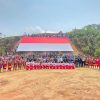 Satgas Pamtas RI-Malaysia Yonarmed 19/Bogani Bersama 500 Warga Kibarkan Bendera Merah Putih Raksasa di Perbatasan Jagoi Babang