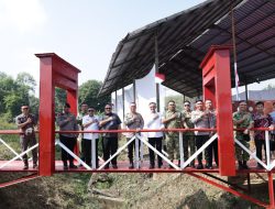 Semarak HUT ke-81 RI, Polda Sumsel Hadirkan 81 Jembatan Merah Putih Presisi untuk Buka Akses Warga