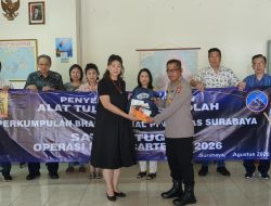 Satgas Operasi Damai Cartenz Terima 2.500 Paket Tas dan Alat Tulis untuk Anak-anak Papua