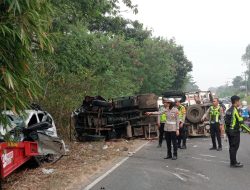 Kecelakaan Maut Libatkan Truk dan Minibus di Prabumulih, Tiga Orang Dilaporkan Meninggal Dunia