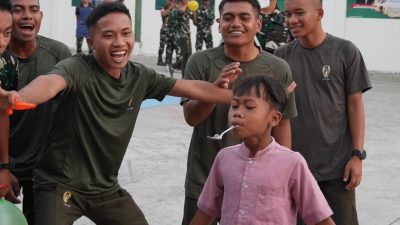 Prajurit Yonif TP 449/SH Larut Dalam Kecerian Lomba 17-an Bersama Warga