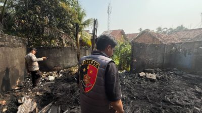 Respons Cepat Call Center 110, Polres Prabumulih Cegah Kebakaran Menjalar ke Permukiman Warga