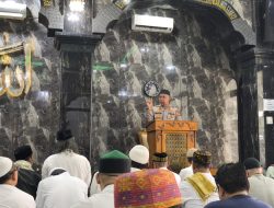 Jaga Jakarta On The Spot, Kapolsek Bekasi Barat Sampaikan Pesan Kamtibmas di Masjid Baiturrahman