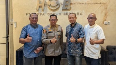 Satgas Kepolisian Operasi Damai Cartenz Terima Bantuan 2.000 Pasang Sandal dari Tiga Perusahaan untuk Masyarakat Papua