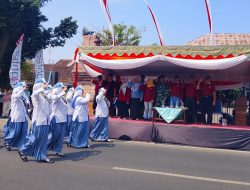 TNI-Polri Amankan Lomba Gerak Jalan HUT Ke-81 RI di Gandusari