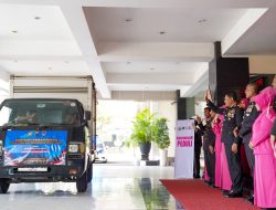 Di Hari Kemerdekaan, Polri Serentak Gerakkan 44 Truk Bantuan untuk Masyarakat Terdampak Gempa Flores