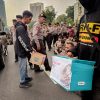 Di Tengah Aksi Mahasiswa, Warga Galang Dana untuk Korban Bencana NTT