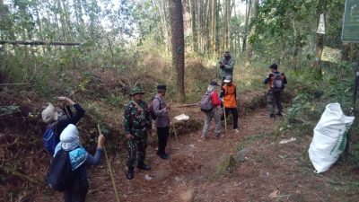 Bersama Petugas Taman Nasional Gunung Merapi (TNGM) dan Sukarelawan Koramil 03/Turi Cegah Karhutla