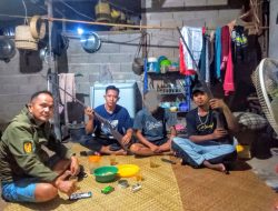 Satgas Pamtas RI-Malaysia Yonarmed 19/Bogani Terima Sukarela Dua Senjata Rakitan dan Sisik Trenggiling dari Warga Perbatasan