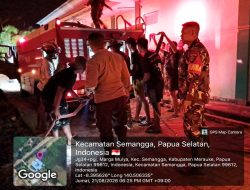 Personel Kodim 1707/Merauke, Gerak Cepat Bantu Padamkan Kebakaran Lahan Di Tanah Miring