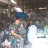Musim Kemarau, Babinsa Ingatkan Pengusaha Rosok Waspada Kebakaran
