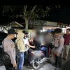 Personil Siaga Kompi I Polres Mesuji Amankan Pelaku Bawa Senjata Tajam Saat KRYD di Depan Mapolsek Simpang Pematang