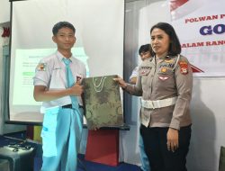 Sambut Hari Jadi ke-78, Polwan Polres Toraja Utara Edukasi Siswa SMA Pelita Rantepao tentang Media Sosial hingga Anti-Bullying