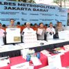 Polres Jakbar dan Polsek Metro Tamansari Bongkar Sindikat Uang Palsu, 11 Tersangka Ditangkap dan 15.610 Lembar Upal Hingga Alat Cetak Disita