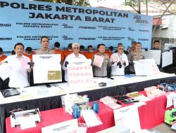 Polres Jakbar dan Polsek Metro Tamansari Bongkar Sindikat Uang Palsu, 11 Tersangka Ditangkap dan 15.610 Lembar Upal Hingga Alat Cetak Disita
