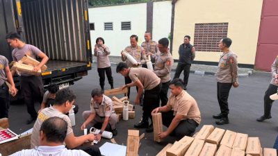 Polri Kirim Bantuan Logistik dan Oksigen untuk Dukung Penanganan Karhutla di Sejumlah Wilayah