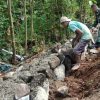 Babinsa dan Warga Gondanglegi Bergotong Royong Bangun Talud, Perkuat Infrastruktur Desa