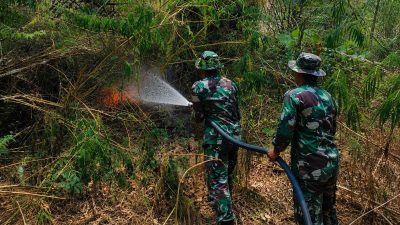 Regu Damkar Kodim 0728/Wonogiri Padamkan Kobaran Api di Dua Lokasi