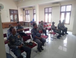 Berikan Motivasi Displin Bekerja, Babinsa Kemlayan Berikan Pembinaan Kepada Linmas